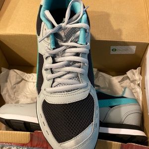 Size 8 puma sneakers